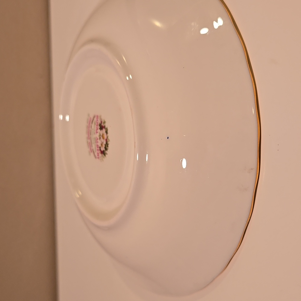 Royal Albert December Cup & Saucer - Picture 10 of 16